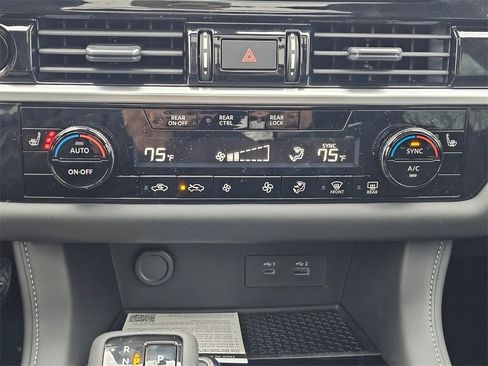 New 2025 Nissan Pathfinder SV w/ SV Premium Package image 15