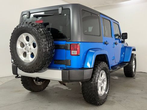 Used 2015 Jeep Wrangler Unlimited Sahara w/ Connectivity Group AWD/4WD image 9
