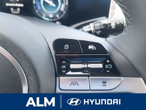 New 2025 Hyundai Elantra Limited image 24