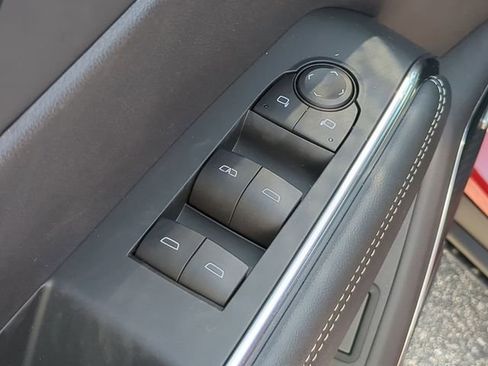 New 2025 GMC Acadia Elevation image 17