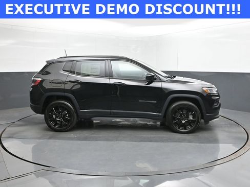 New 2025 Jeep Compass Latitude w/ Sun & Sound Group image 26