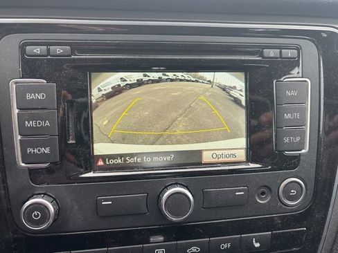 Used 2015 Volkswagen Passat 1.8T SE image 11