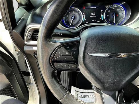 Used 2020 Chrysler Pacifica Touring-L Plus w/ Advanced Safetytec Group FWD image 18