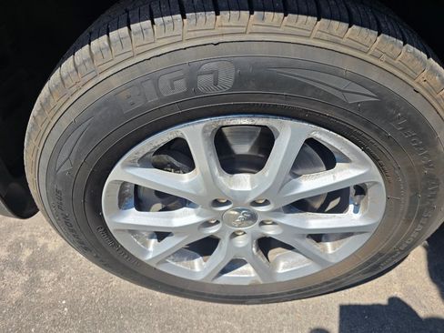 Used 2014 Jeep Cherokee Latitude w/ Cold Weather Group AWD/4WD image 9