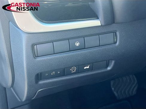 Used 2024 Nissan Rogue SL w/ SL Premium Package image 13