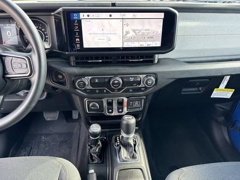 Used 2025 Jeep Wrangler Sport image 27