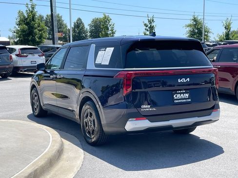 Certified 2025 Kia Carnival FWD image 5