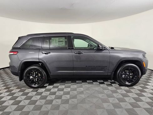 New 2026 Jeep Grand Cherokee Altitude AWD/4WD image 3