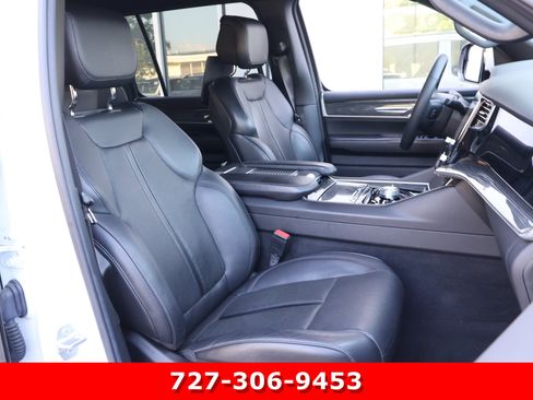 Used 2022 Jeep Wagoneer Series III w/ Premium Group I AWD/4WD image 24