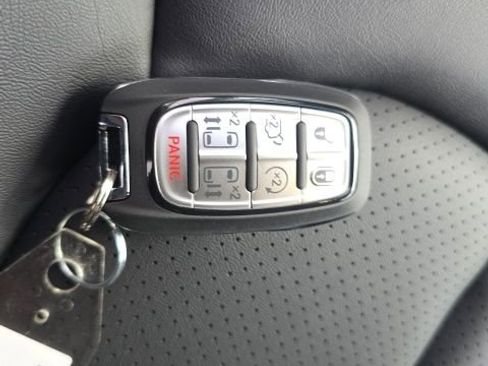 New 2026 Chrysler Pacifica Select image 30