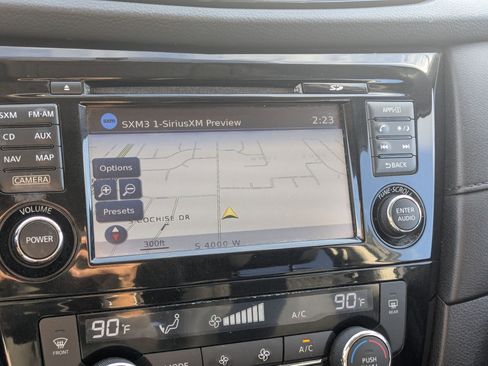 Used 2017 Nissan Rogue SV image 24