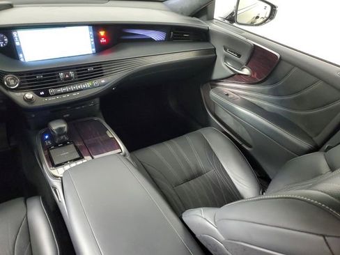 Used 2020 Lexus LS 500 w/ Interior Upgrade Package RWD image 17