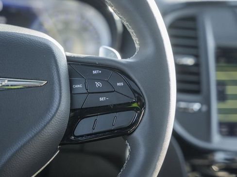 Used 2023 Chrysler 300 S image 39