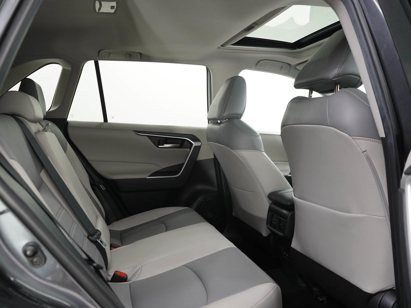 Used 2021 Toyota RAV4 XLE Premium AWD/4WD image 12
