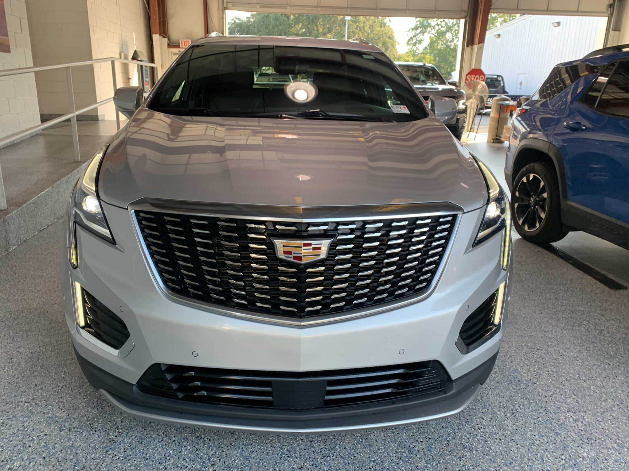 Used 2020 Cadillac XT5 Premium Luxury AWD/4WD image 2