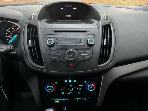 Used 2017 Ford Escape SE image 18