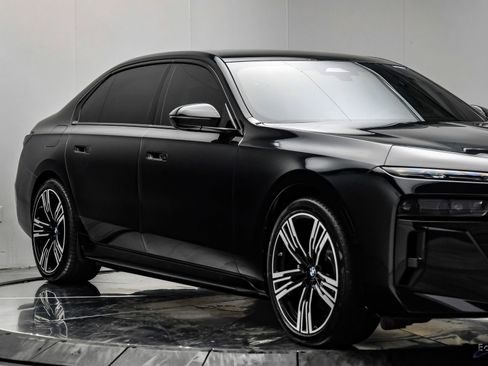 Used 2025 BMW i7 xDrive60 w/ Executive Package AWD/4WD image 27