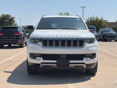 Used 2024 Jeep Wagoneer L Series II w/ Flexible Seating Group AWD/4WD image 2