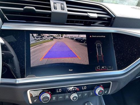 New 2025 Audi Q3 2.0T Premium image 27