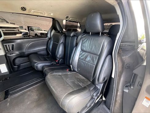 Used 2016 Toyota Sienna SE FWD image 29