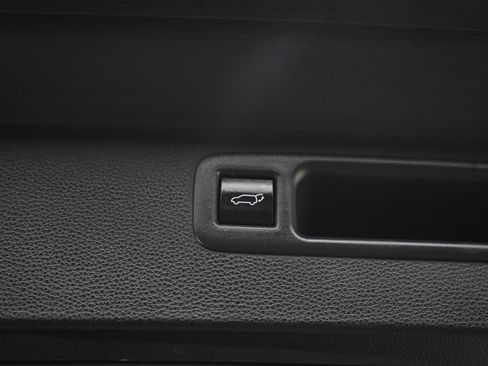 Used 2025 Toyota Highlander Platinum image 19