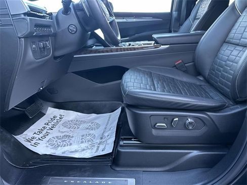 Certified 2025 Cadillac Escalade ESV Premium Luxury Platinum w/ LPO, Floor Liner Package image 16