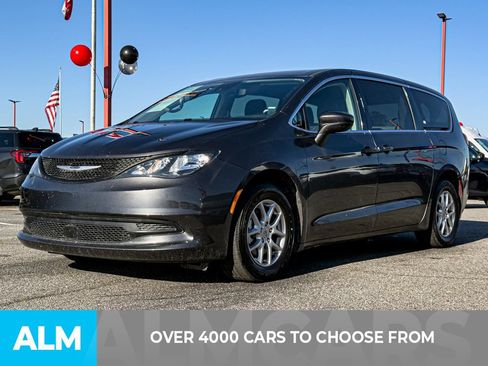 Used 2023 Chrysler Voyager LX FWD image 2