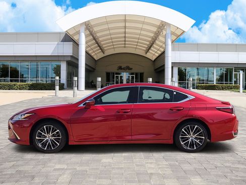 Used 2025 Lexus ES 300h w/ Premium Package image 3