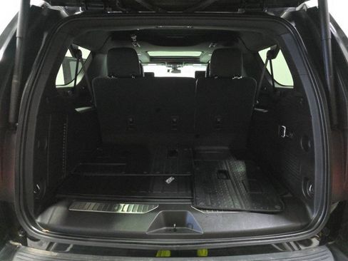 Used 2021 Chevrolet Suburban RST w/ Luxury Package image 15