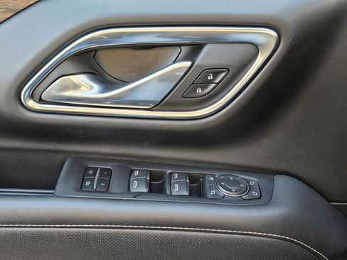 Used 2023 Chevrolet Suburban Premier image 26