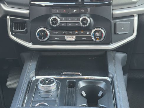 Used 2024 Ford Expedition XLT AWD/4WD image 19