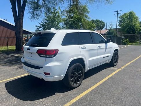 Used 2019 Jeep Grand Cherokee Altitude image 6