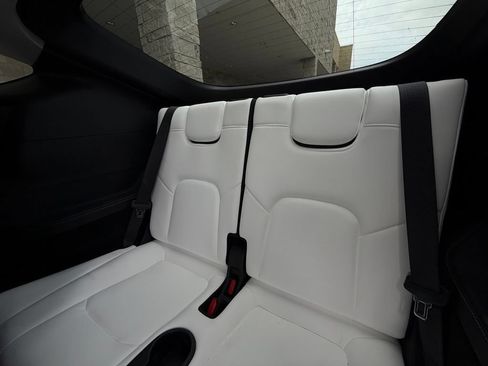 Used 2024 Tesla Model Y Long Range AWD/4WD image 22