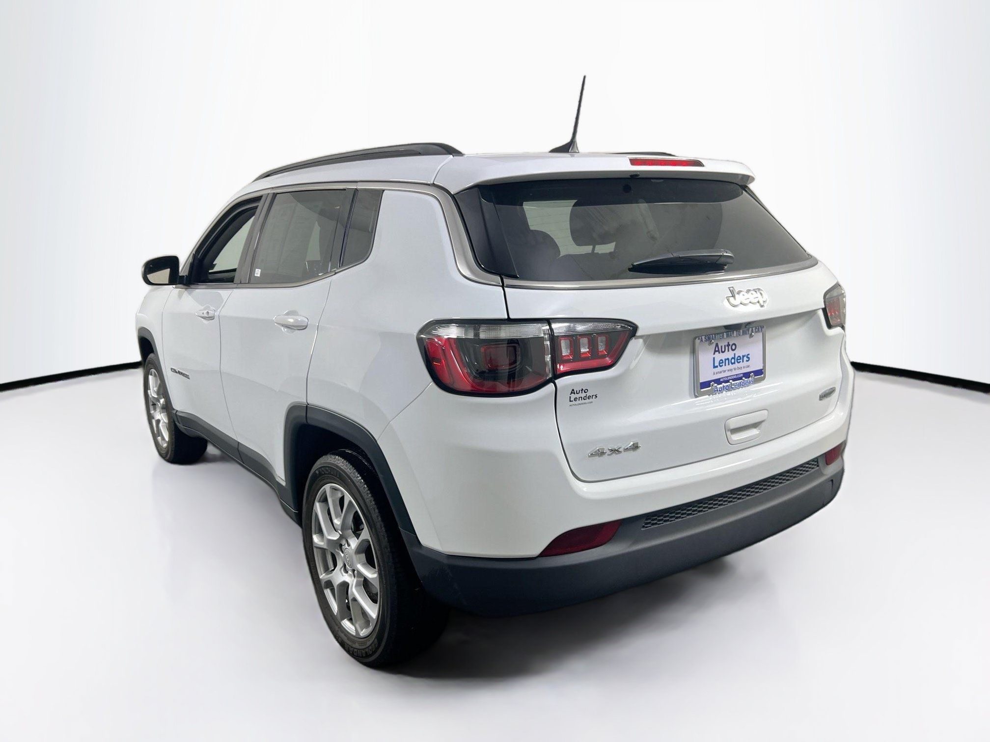 Used 2022 Jeep Compass Latitude w/ Sun and Sound Group AWD/4WD image 7