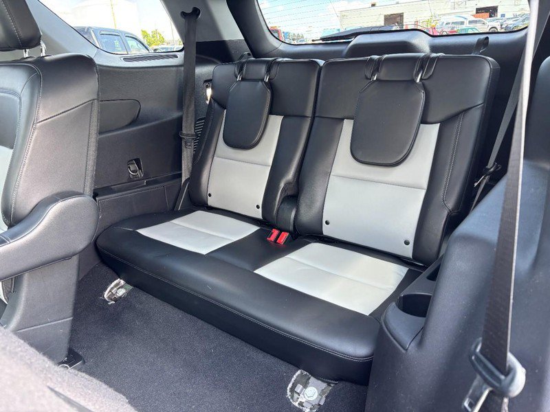 Used 2022 Ford Explorer XLT w/ Equipment Group 202A AWD/4WD image 13