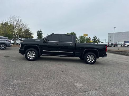 Used 2024 Chevrolet Silverado 2500 High Country w/ High Country Premium Package AWD/4WD image 8