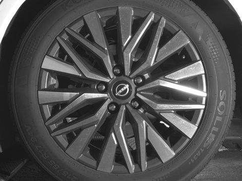 Used 2025 Nissan Altima 2.5 SV FWD image 14