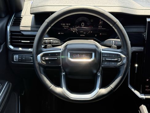 Used 2026 GMC Acadia Elevation w/ Elevation Premium Package FWD image 15