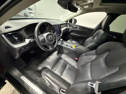 Used 2019 Volvo XC60 T5 Momentum w/ Multimedia Package AWD/4WD image 21