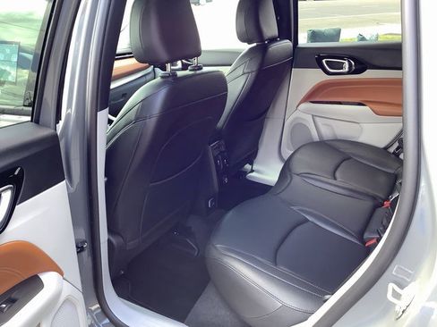 Used 2024 Jeep Compass Limited image 21