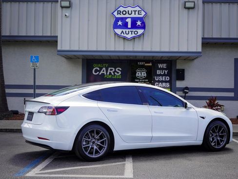 Used 2020 Tesla Model 3 Standard Range Plus RWD image 3