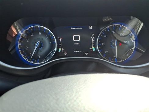 Used 2024 Chrysler Pacifica Touring-L image 22