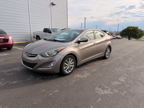 Used 2015 Hyundai Elantra SE w/ Option Group 02 FWD image 1