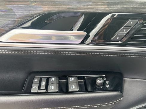 Used 2022 Jeep Wagoneer Series III AWD/4WD image 9