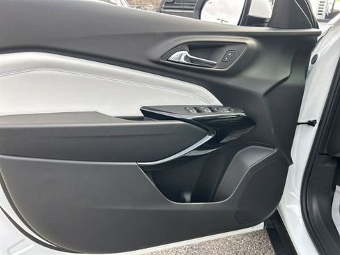 New 2026 Chevrolet Trax LT w/ Sunroof Package image 11