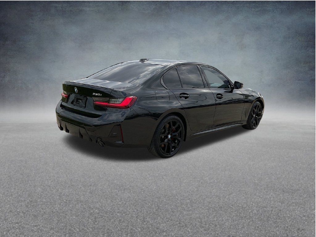 Used 2025 BMW 330i Sedan w/ M Sport Package RWD image 7