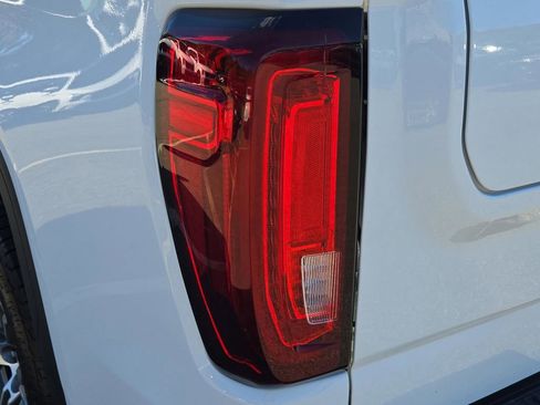 Used 2024 GMC Sierra 1500 SLT image 13