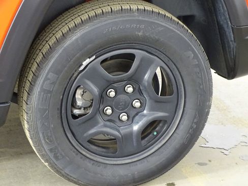 Used 2018 Jeep Compass Sport w/ Mopar Graphics Package image 39