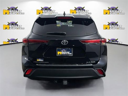 Used 2023 Toyota Highlander L image 6