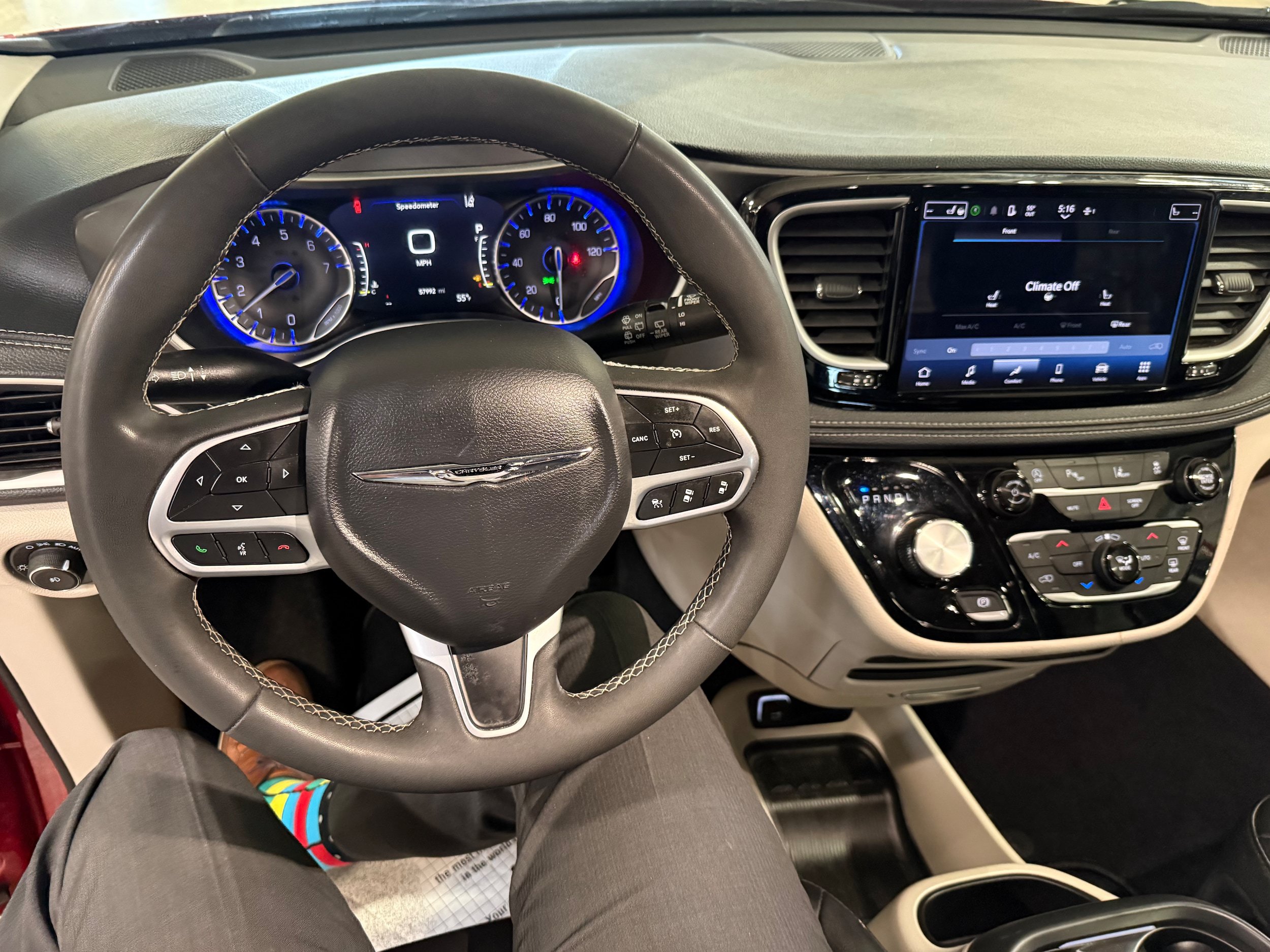 Certified 2024 Chrysler Pacifica Touring-L AWD/4WD image 46